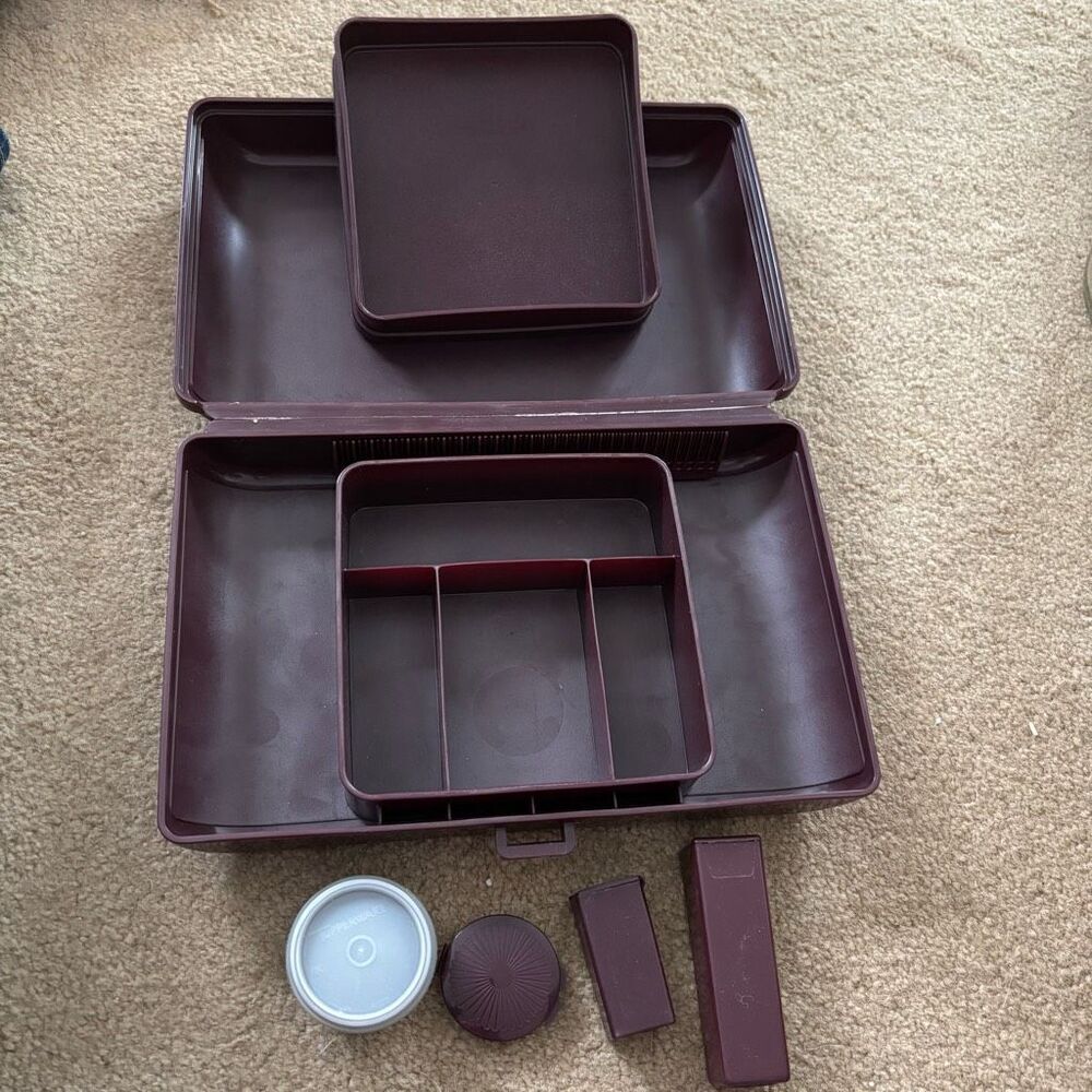 Tupperware 1624-2 Personal Travel Case Valet With Accessories